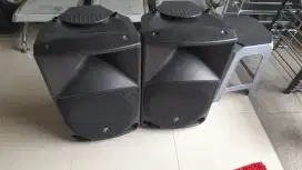 1 pasang speaker aktif Mackie