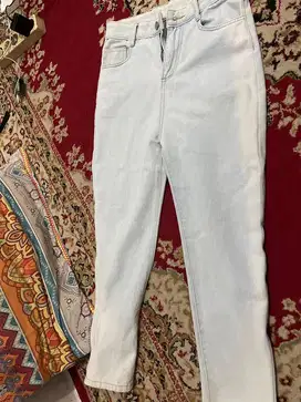 celana jeans biru terang