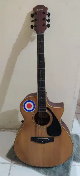 Gitar akustik Ibanez