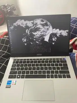 Laptop MSI i5 iris xe