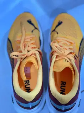 sepatu lari Puma nitro