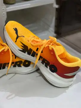 sepatu lari Puma nitro