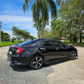 Civic turbo sedan (fc1)