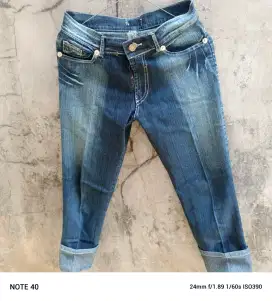 Cropped Jeans Wanita