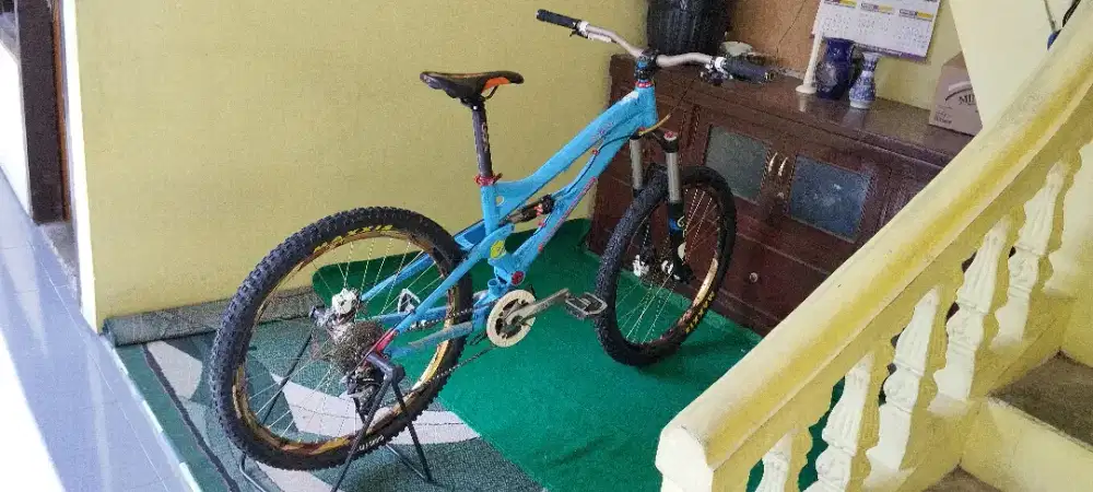 Sepeda Gunung Enduro GT Distortion 3.0