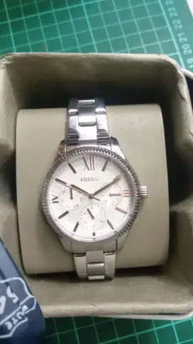 Preloved Jam Fossil