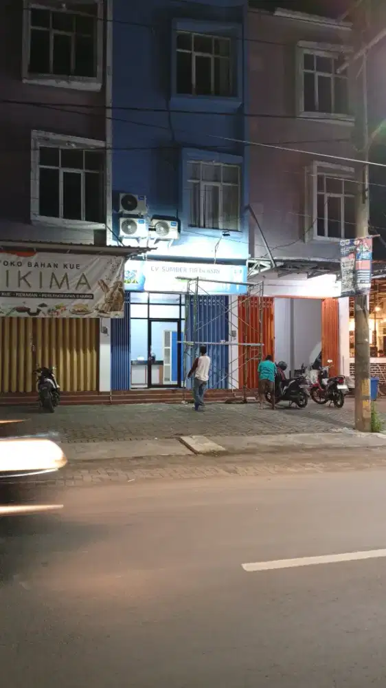DISEWAN RUKO 3 LT KONDISI SIAP PAKAI BEKAS SHOPE DAN TOKO BAHAN ROTI