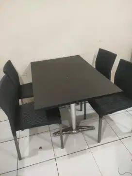 Meja cafe plus bangku unik