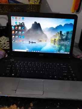 Laptop acer bekas baik