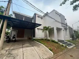 Dijual Rumah Cibubur Country luas depan taman bermain