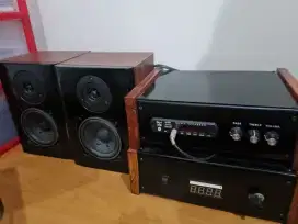 Radio antik rakit sendiri