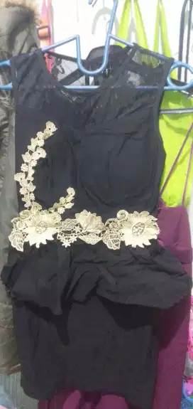 Dress motif bunga