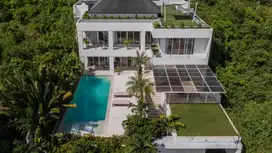 Freehold - Luxurious 4-Bedroom Villa in Ungasan: Modern Elegance