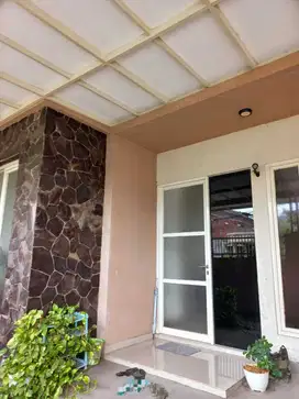 Turun Harga ! Rumah 1,5 lantai Terawat Griya Kebraon Utama Surabaya