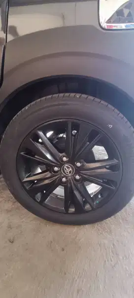 Dijual Velg copotan Venturer original R17 dan ban hankook bintik