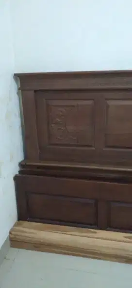 Ranjang kayu jati