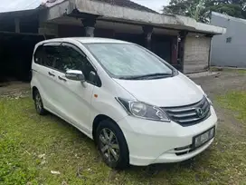 Freed 2009 PSD Warna putih