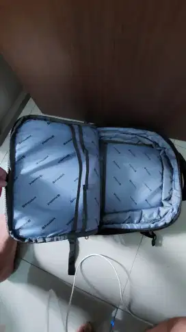 Tas traveling, kantor dan laptop president