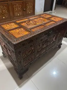 Peti Antik Ukir Cantik dari Hongkong