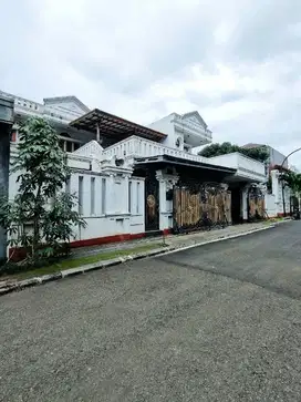 Rumah Mewah sangat strategis di Citra Grand Cibubur