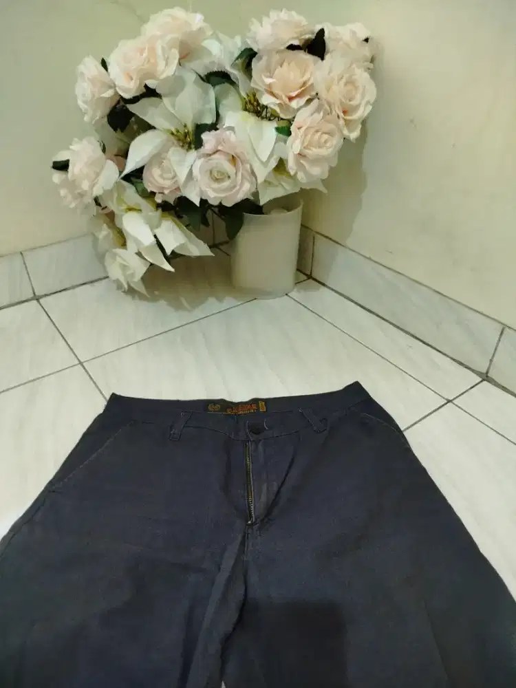 CELANA DISTRO CAESAR PRIA
