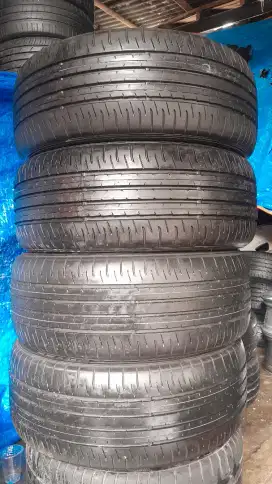 Ban copotan inova zenix Dunlop sp sportmaxx 225/50 R18 80/90%..4pcs