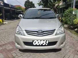 Kijang Innova G bensin matic 2010