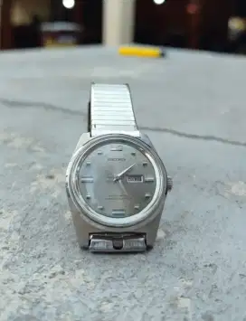 Vintage Seiko 21 jewels Winding Grey Dial