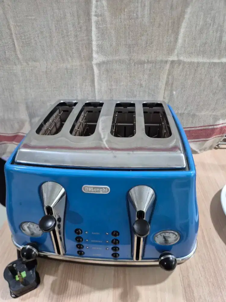Delonghi Toaster