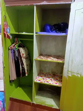 Lemari pakaian gantung dan lipat