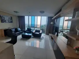 DISEWAKAN APARTEMENT VIA CIPUTRA WORLD! FULL FURNISHED CITY VIEW!