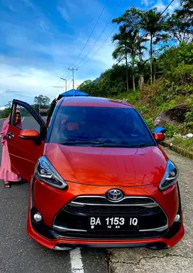 Sienta q autometik istimewa km low 85.000