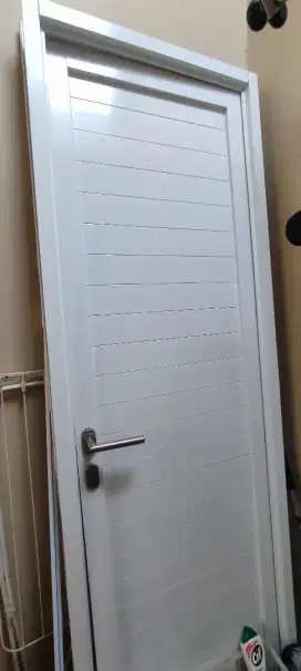DI JUAL PINTU KMR MANDI VERY GOOD CONDITION