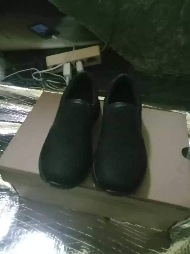 Di jual sepatu sekolah
