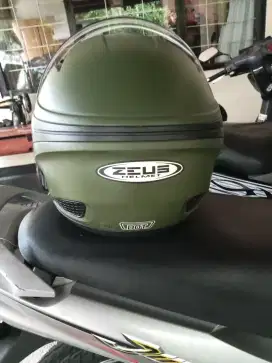 Helm Zeus z610 size L