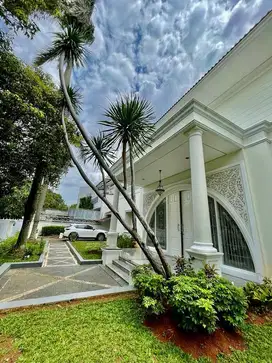 Rumah mewah jual, sewa dengan kolam renang di Ponsok Indah Jaksel