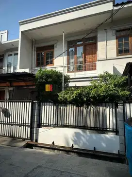 Rumah Jalan Lebar Akses Mudah di Janur Indah Kelapa Gading Jakarta