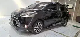 Toyota Sienta Q at th.2017 hitam