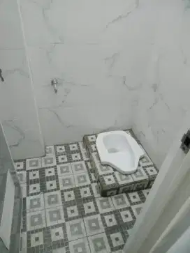 Dikontrakan kamar kos, wc di dalam. Parkiran motor aman.