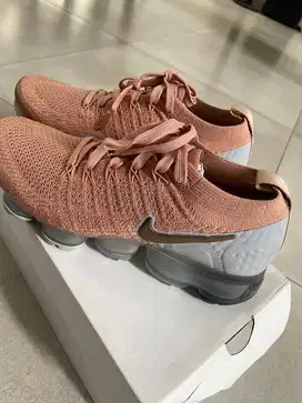 Sepatu women Nike Air Vapormax Flyknit 2 warna Rose gold beige