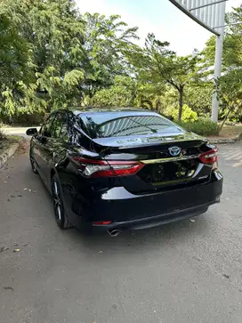 Toyota Camry Hybrid 2022 Hitam ANTIK