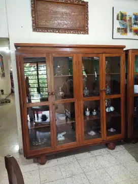 Lemari hias kaca jati