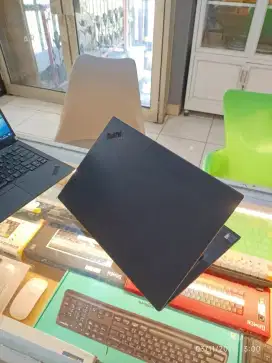 *THINKPAD X1 CARBON G8*
*Laptop Premium Super Tipis, super ringan