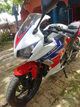 Honda CBR 250 R K33 CBU tahun 2015