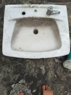 DIJUAL CEPAT WASTAFEL MERK INA PLUS KRAN JUGA SELANG'Y TINGGAL PASANG.