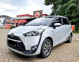 [ TERAWAT ] TOYOTA SIENTA 1.5 V AT MATIC 2017 SILVER