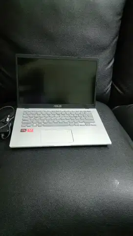 Dijual : Laptop Bekas ASUS M409DA - Masih Ada Garansi, Minus di Foto