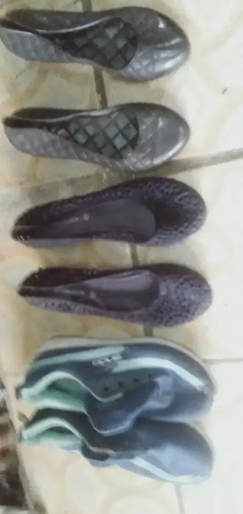 Se paket sepatu serba guna kond spt baru se lg ada cpt murah sj nih