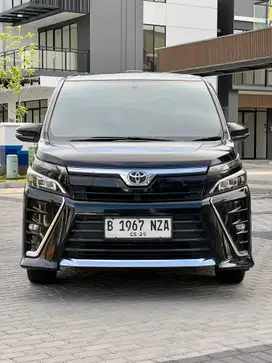 TOYOTA VOXY 2.0 AT TAHUN 2018 HITAM