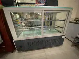 Cake Showcase Chiller / Kulkas Display Kue HS-150B2 BWE Royalstar